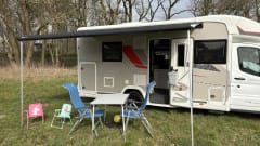 Ford Challenger 6 persoons, stapelbedden en hefbed