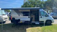 Bronckhorst Grijs – Beautiful Sun Living with length beds - Bronckhorst Campers