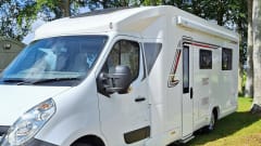Hamish – Hamish - Scottish Luxury - Spacious 4 Berth Renault Luna 2018
