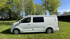 L-585-LJ – 4p Fixxter campervan from 2021