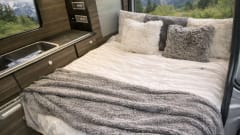 Luna – Volkswagen Transporter 4 Birth camper van