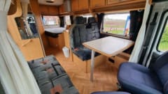 Mooie ruime camper, een trouwe bus – 4p McLouis semi-integrated uit 2003