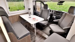 Lucy – 2p Carado from 2024, Queen bed, Semi-integrated