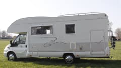 Spacious family camper Rimor NG8