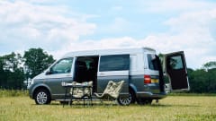 Mellow Yellow – Luxury VW T5 Camper with Large Bed & Luxury Black and Yellow Interior