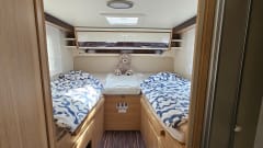 5-person motorhome, pet- and family-friendly, Wi-Fi throughout Europe
