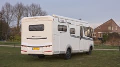 4p LMC integral lifting bed and round seating area from 2015