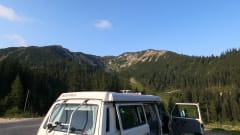 Vanlife in a vintage Bully VW T3 in top condition and top equipment