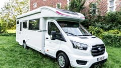 4p 2022 Roller Team – Extra spacious and free camping (330Ah battery, air conditioning and furnishings)