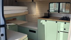WoodenCabin on Wheels – Camping-car Renault 3p de 2025