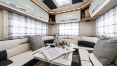 AutoRoller 747 – Luxury 6 Berth Motorhome