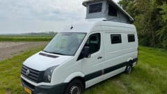 Maui  – Volkswagen Crafter Campervan 