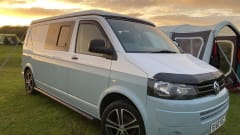 Remy – T5 VW (2010), White/Olive Green Pop-Top (LWB)