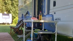 Geheel gerenoveerde camper met retro look. – 4-seater Ford Alcove from 2001