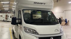 Ash – Luxury 6 Berth Motor home Perfect for Family Escapes