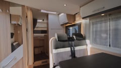 Sunlight T65 – Très beau camping-car Sunlight spacieux pour 4 personnes de 2023, beaucoup d'espace de rangement.