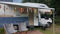 Geheel gerenoveerde camper met retro look. – Heidehut - 4 persoons alkoof-camper 