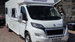 Peugeot semi-integratiecamper met 6 slaapplaatsen vanaf 2016