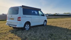 "De Witte" – 4p Volkswagen bus from 2004