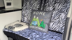 Alph – Cute Campervan 3 berth Toyota Alphard Auto