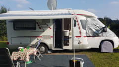 Kievit – 2p Hymer semi-integrated from 2010 (with room for 3rd person)