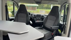 Kneusje – 2p Adria Mobil bus uit 2022