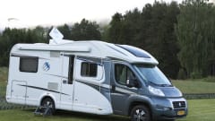 Beautiful 4 person Knaus Skywave