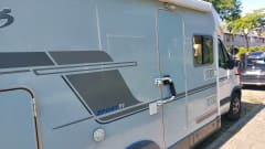 Comfortable Knaus semi-integrated