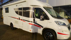 Corry – 5 person camper with electric lifting bed and length beds