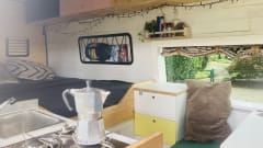 Campervan per 2 persone autosufficiente dal punto di vista energetico con terrazza prendisole (e altezza interna di 193 cm)