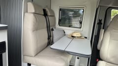 2p Ford bus uit 2023