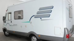 Hymer vast bed – Luxury entrance Hymer B574