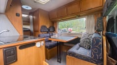 Cosy Family Camper – Complete cozy family camper with large garage 5p Hymer