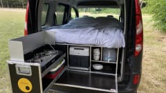 The Dutch Kangeroo 🦘 – 2p Renault campervan from 2009