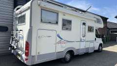 Vrijheid – Adria Mobil alcove - zeer ruim 