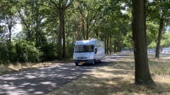Honden welkom / PET friendly! – Spacious 5P family camper | Fixed & pull-down bed, air conditioning, automatic, pets welcome.