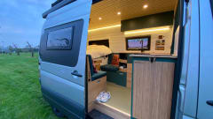 BoWi bus – 2p off Grid Mercedes-Benz bus from 2017