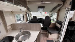 Oscar – Camping-Car Intégral 5 Places Boîte Auto Airco Bruxelles