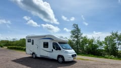 Complete luxury motorhome, 5 persons