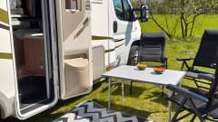 McLouis semi-integrated 4 people