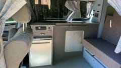 Toyota campervan met 4 slaapplaatsen uit 2004