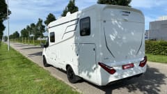 Vrijheid op wielen – Powerful luxury Hymer Mercedes camper semi-integrated from 2019