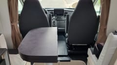 Kampergeluk – Beleef jouw uniek avontuur met onze 4-persoons automaat camper