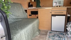2p Renault campervan uit 2004