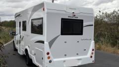 Autocarro semi-integrato Ford a 6 posti letto dal 2022