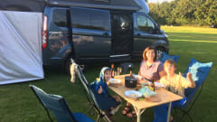 Lien – Ford Nugget Plus 4p, ideal für Roadtrip/freies Camping