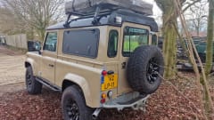 Boelo – Defender 90 300 TDI with roof tent and awning