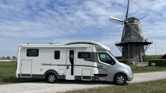 Fully and very luxuriously equipped 2 persons (max 3) Adria Matrix Suprème