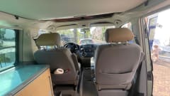 Camper Volkswagen per 4 persone, modello 2026.