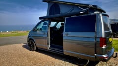 Ralph – Volkswagen campervan met 4 slaapplaatsen, vanaf bouwjaar 2022.